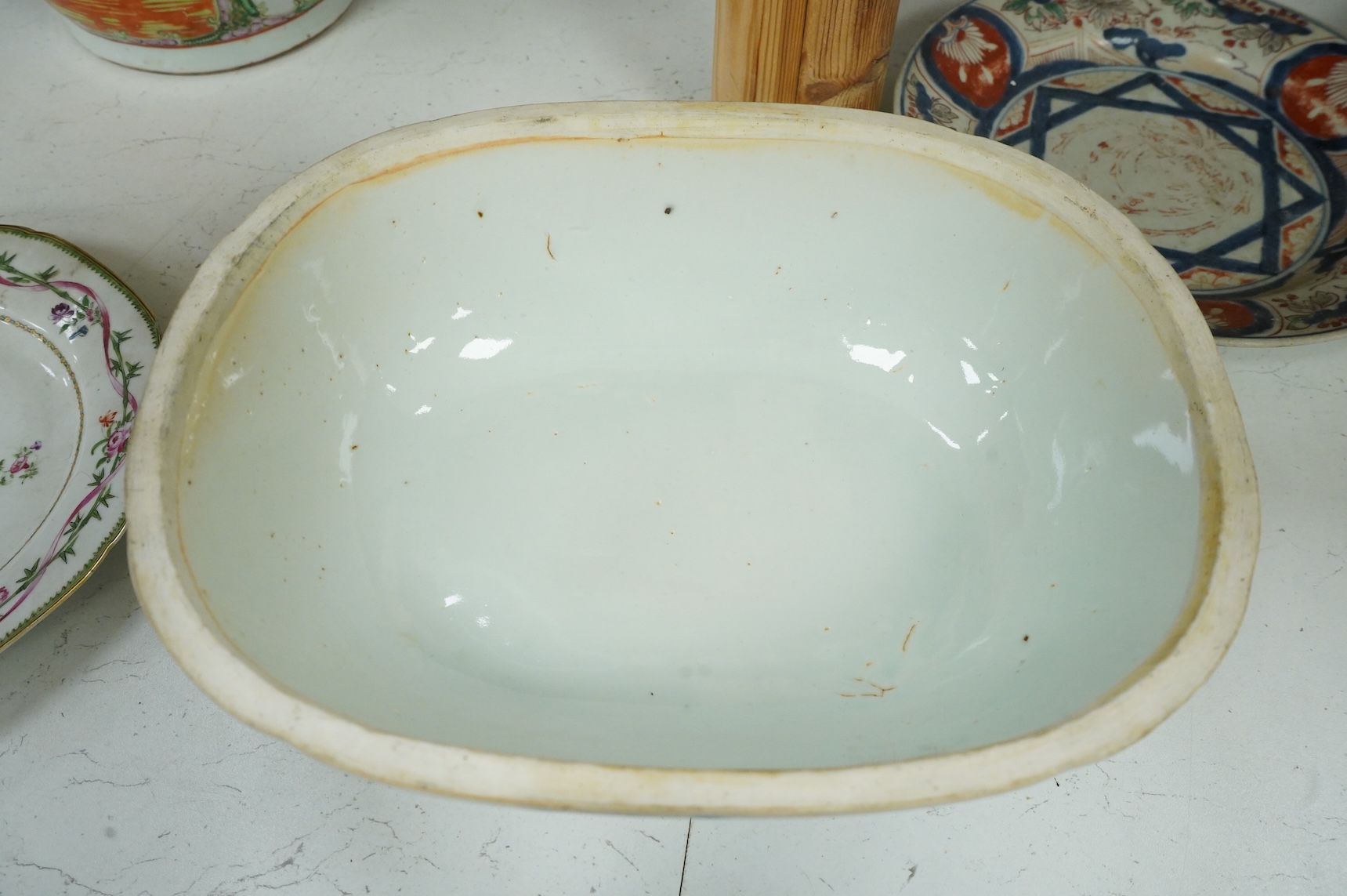 An early 19th century Chinese blue and white oval tureen and cover, 34cm wide